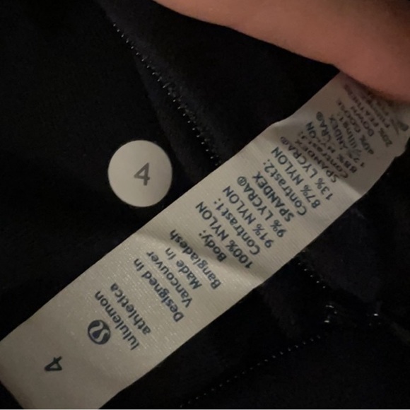 Lululemon Down to the Studio Black Puffer Wrap Jacket - Sz 4 - Picture 8 of 8